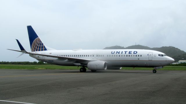 Boeing 737-800 (N76528)