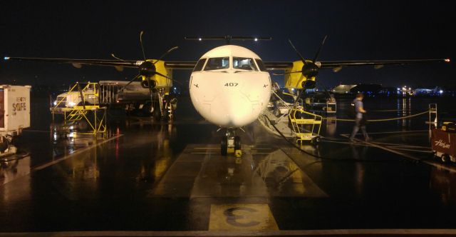 de Havilland Dash 8-400 (N407QX)