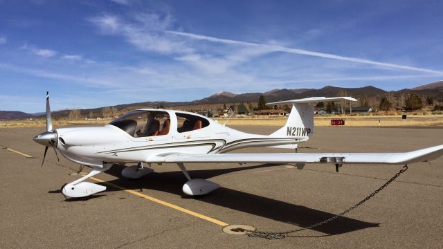 Diamond Star (N211WP) - N211WP at Bridgeport CA