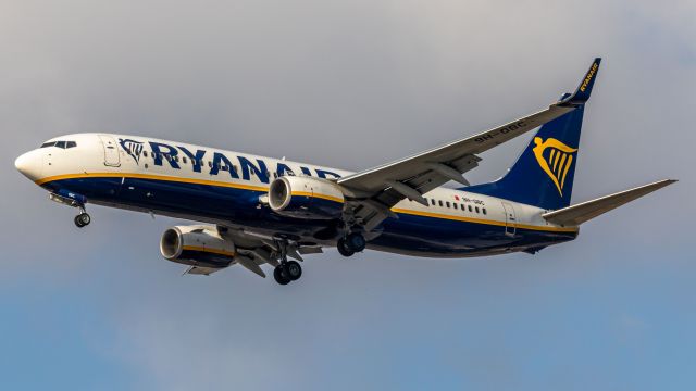Boeing 737-800 (9H-QBC)