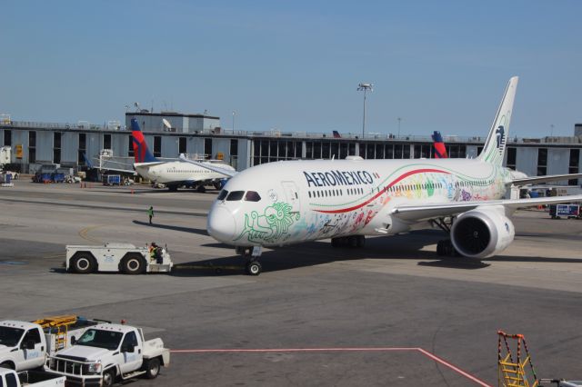 Boeing 787-8 (XA-ADL) - Pushback 787 Dreamliner 