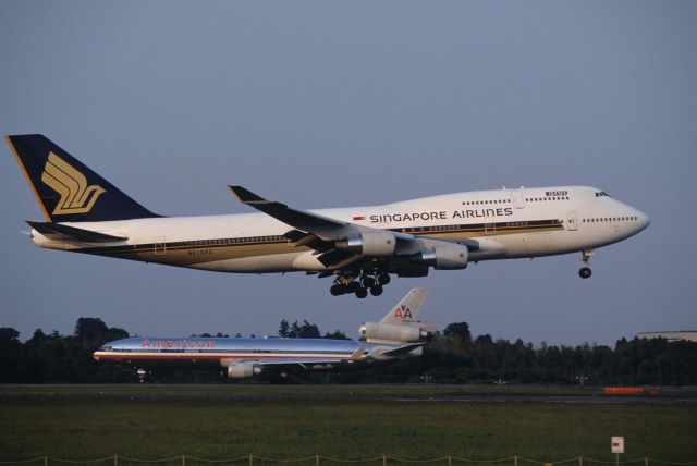Boeing 747-400 (9V-SPA) - Short Final at Narita Intl Airport Rwy16R on 1996/05/25