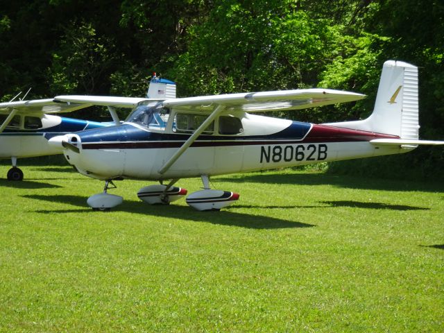 Cessna Skyhawk (N8062B)