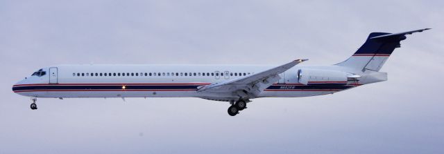 McDonnell Douglas MD-81 (N682RW) - Carrying the Detroit Red wings 