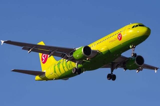Airbus A320 (VQ-BES)