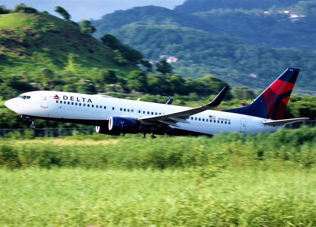 Boeing 737-800 (N389DA)