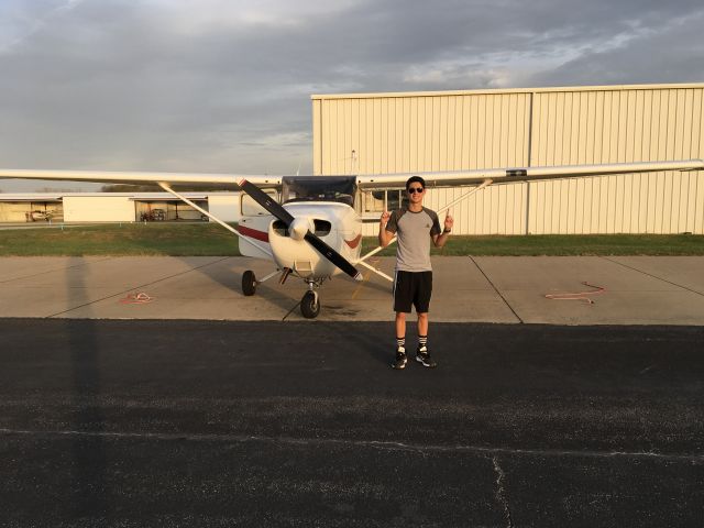 Cessna Skyhawk (N465CM) - Flying lessons!