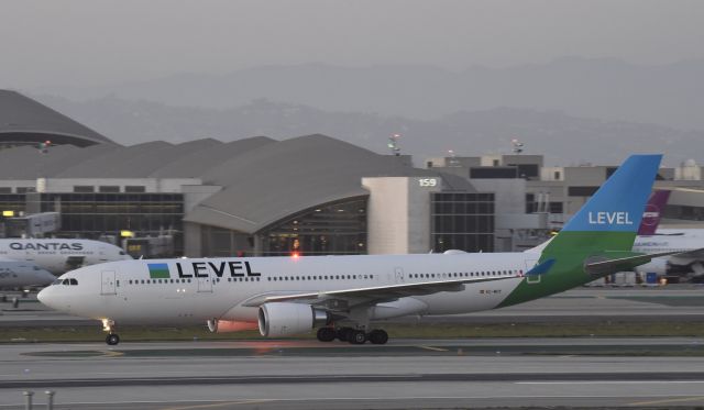 Airbus A330-200 (EC-MOY) - Arrived at LAX on 25L