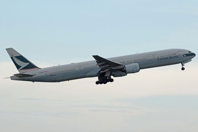 Boeing 777-200 (B-HNF)