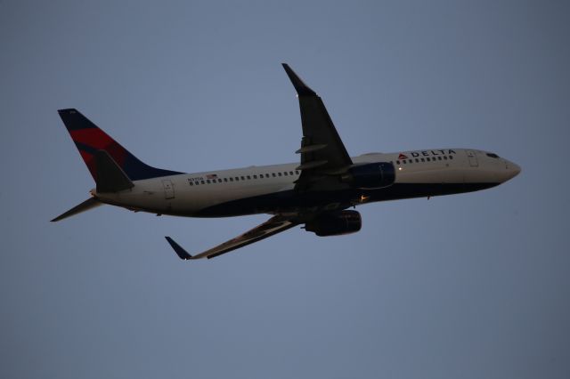 Boeing 737-800 (N3756)