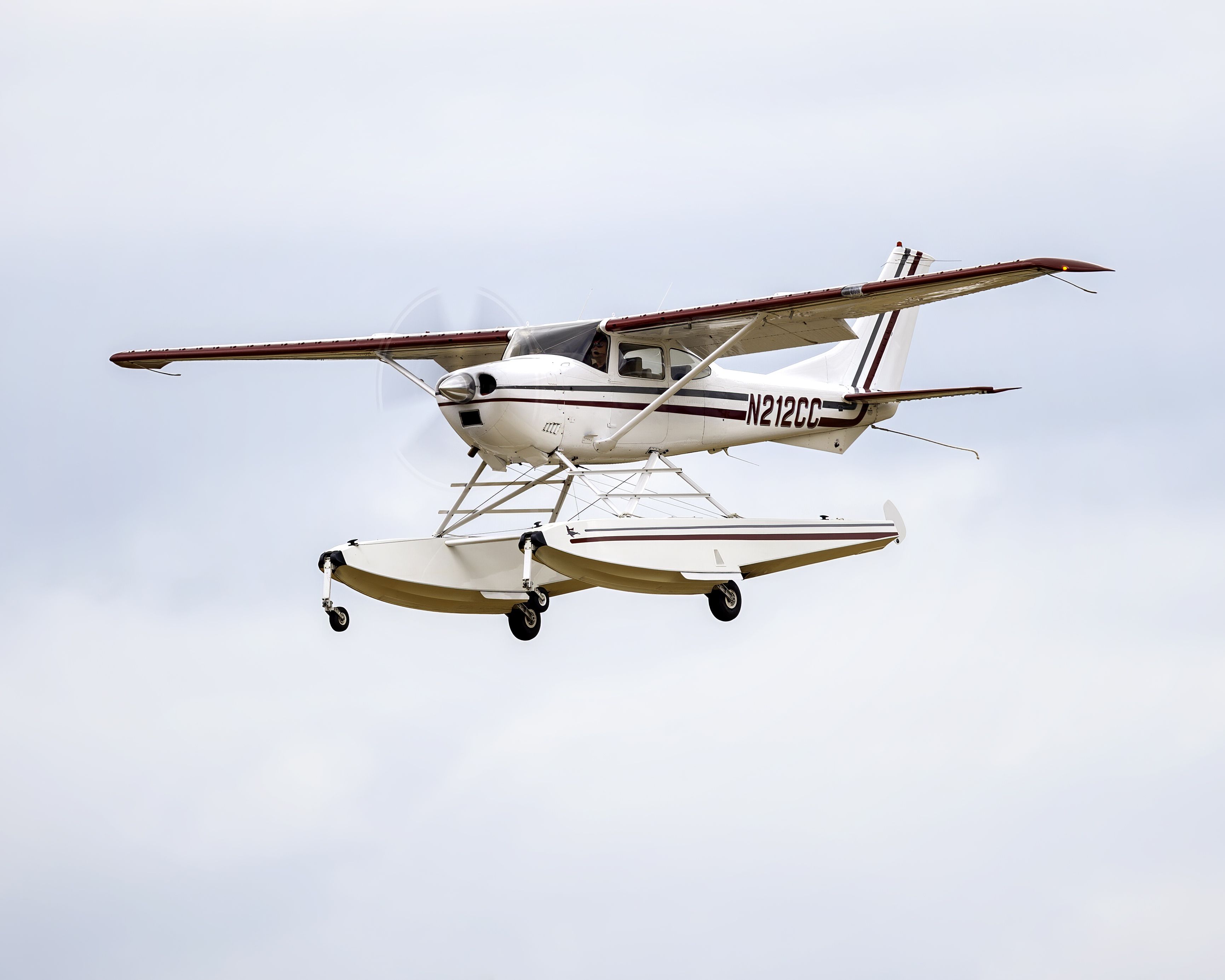 Cessna Skylane (N212CC) - Landing at Arlington, WA