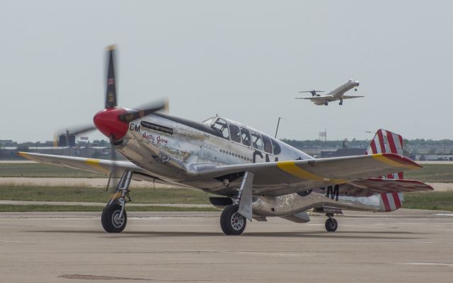 North American P-51 Mustang (N251MX)