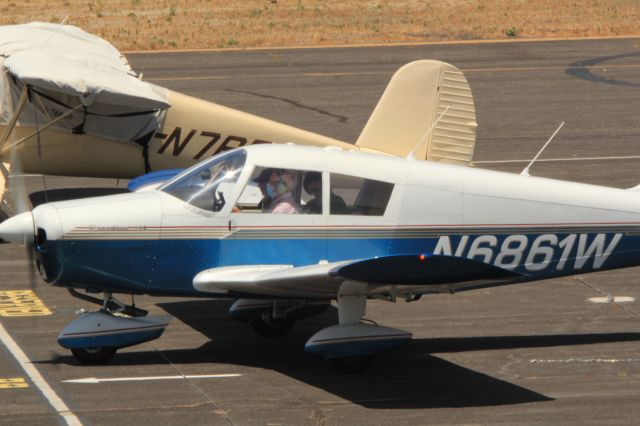 Piper Cherokee (N6861W) - Instruction during a pandemic.