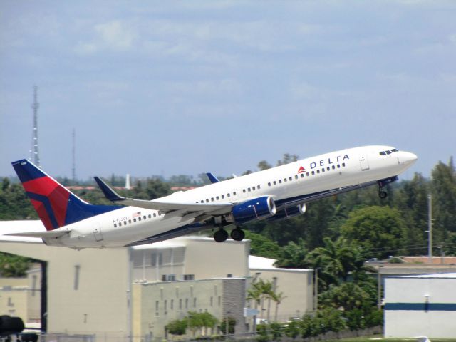 Boeing 737-800 (N3750D)