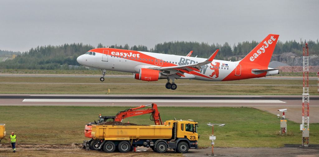 Airbus A320 (OE-IZQ) - easyJet (Berlin Livery)