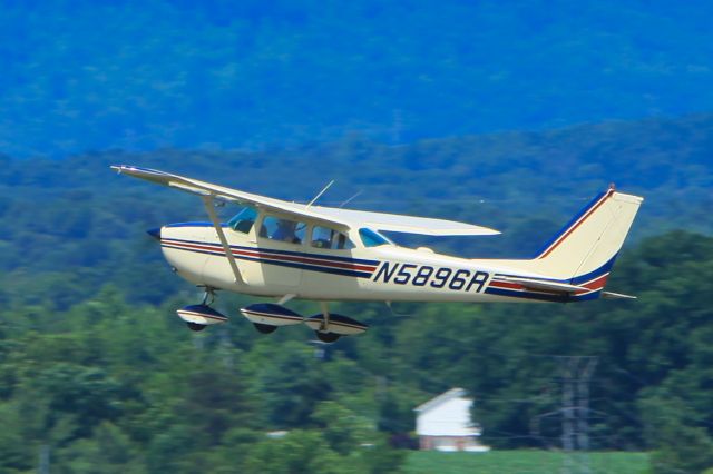 Cessna Skylane (N589R)