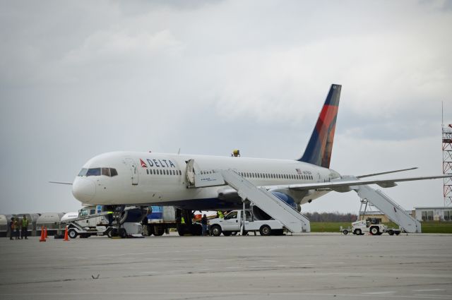 Boeing 757-200 (N679DA)