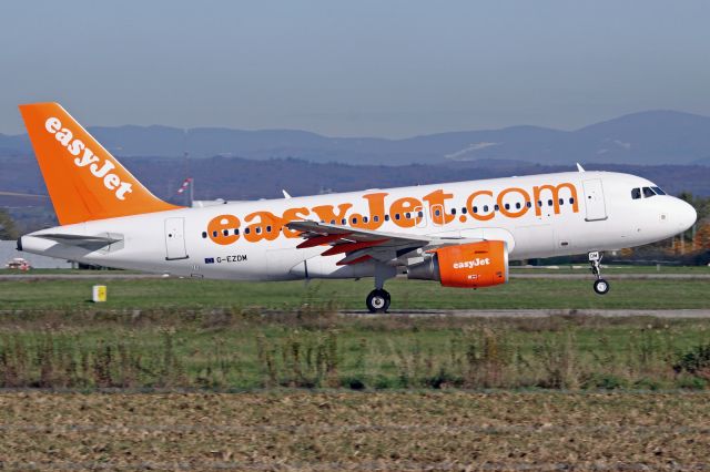 Airbus A319 (G-EZDM)