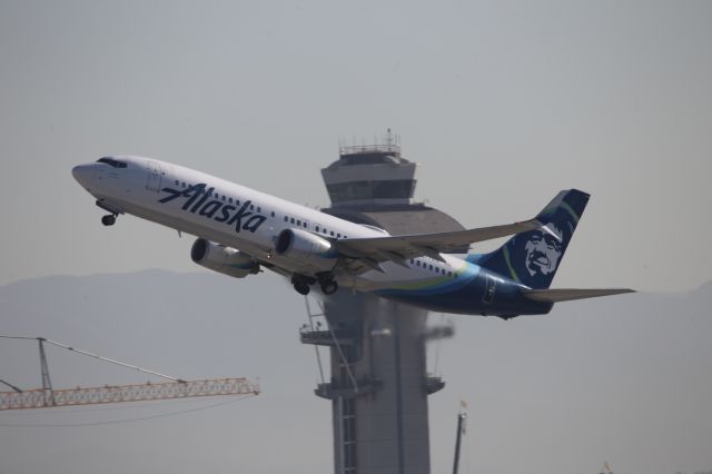 Boeing 737-800 (N577AS)
