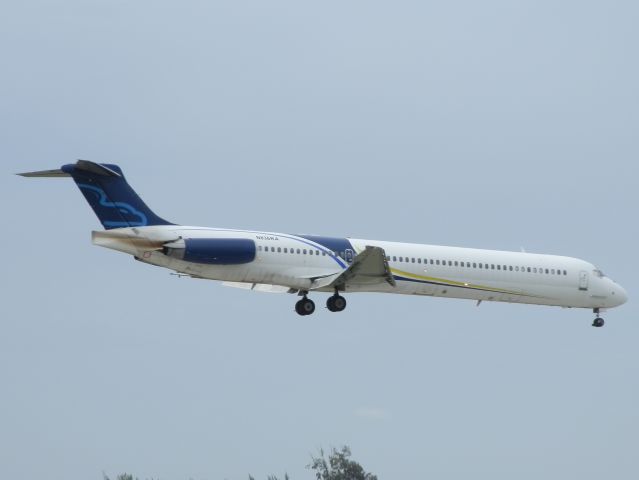McDonnell Douglas MD-83 (N836RA)