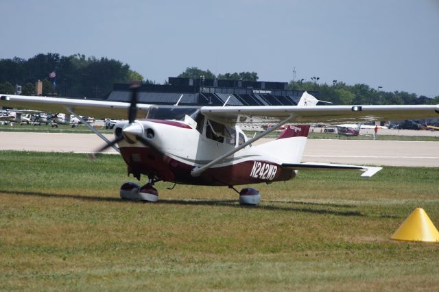 Cessna 206 Stationair (N242WB)