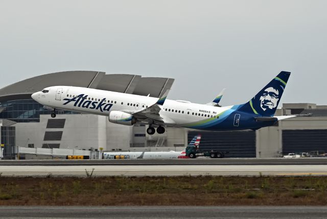 Boeing 737-900 (N408AS)