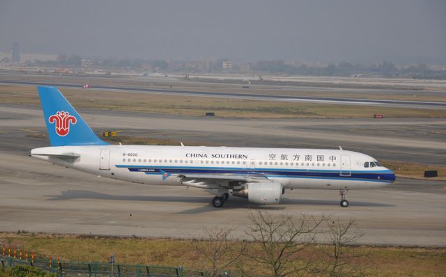 Airbus A320 (B-6620) - 白云机场消防塔