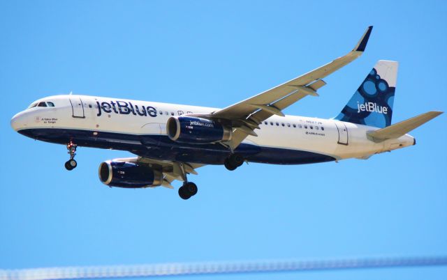 Airbus A320 (N827JB) - JBU25 arriving from Boston