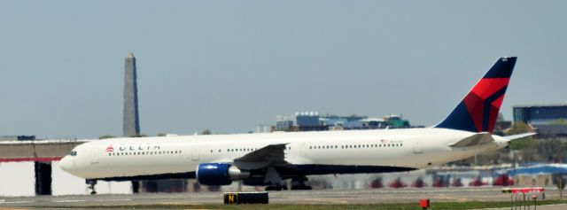 BOEING 767-400 (N836MH)