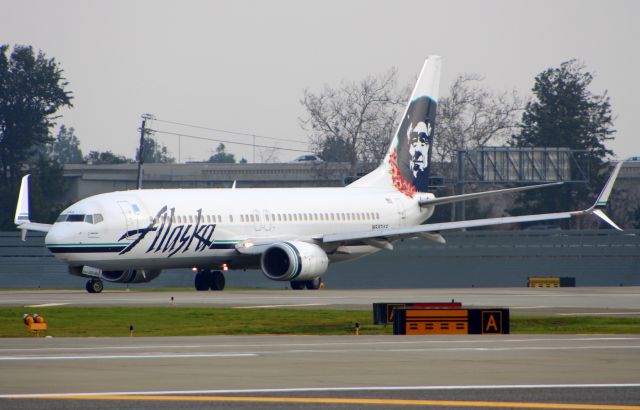 Boeing 737-800 (N583AS)