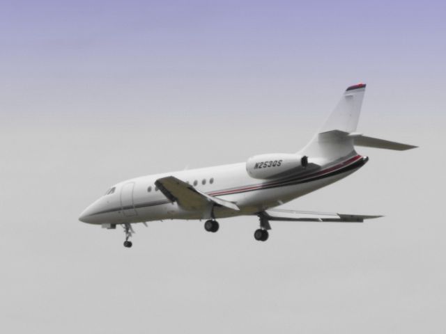 Dassault Falcon 2000 (N253QS) - This Dassault Falcon is shown here on final in the Summer of 2013.