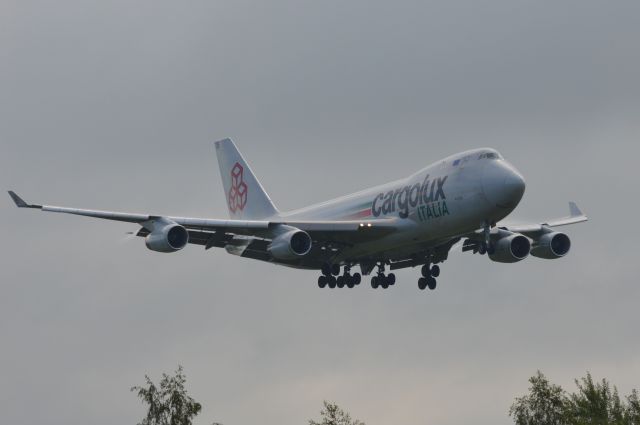 Boeing 747-400 (LX-YCV)