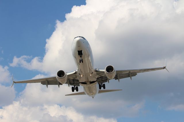 Boeing 737-800 (C-GWBU) - At Wendys Restaurant, Runway 23 approach viewing spot