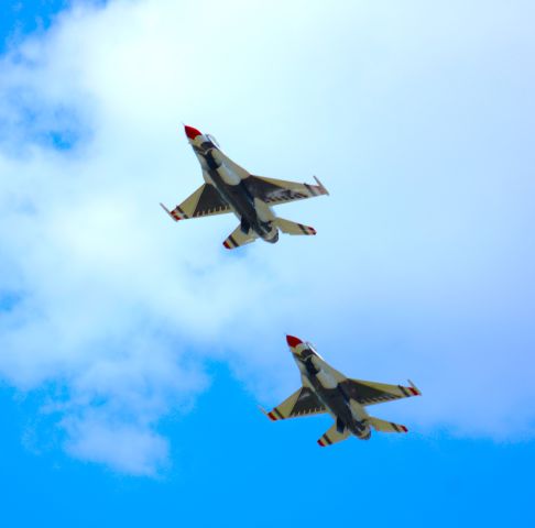 Lockheed F-16 Fighting Falcon —