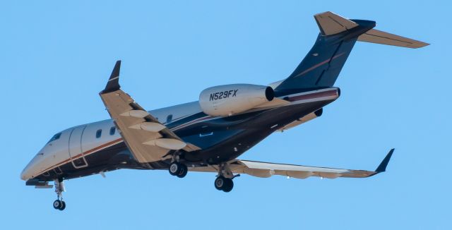 Bombardier Challenger 300 (N529FX)