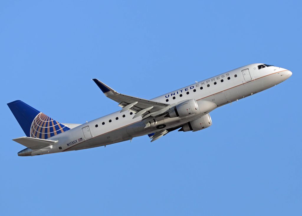 Embraer 170/175 (N113SY)