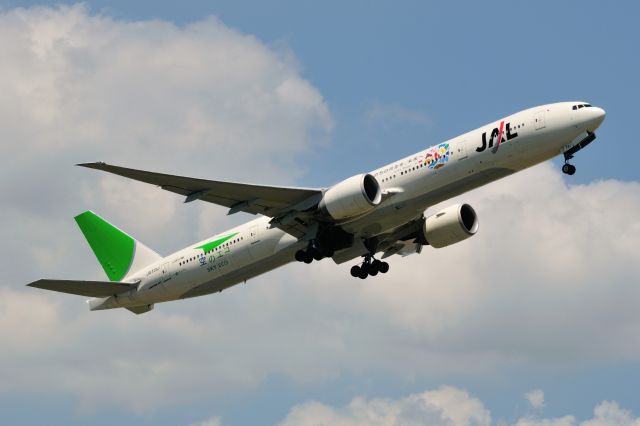 BOEING 777-300 (JA731J) - 2011/7/10