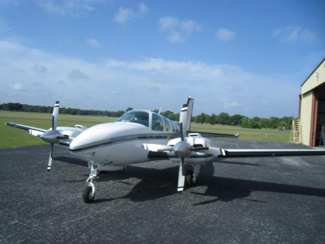 Beechcraft Baron (58) (N208P)