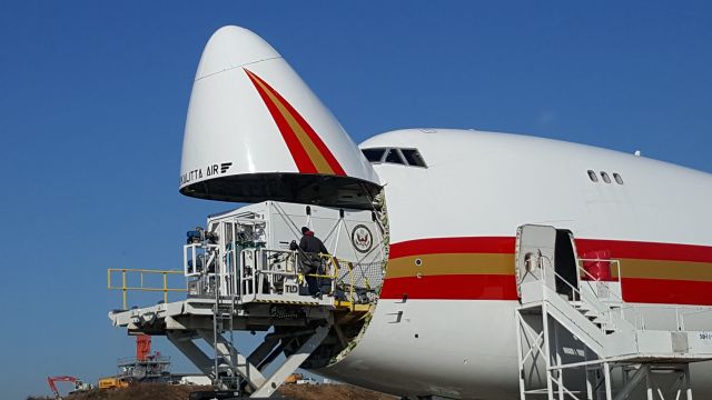 Boeing 747-400 (N402KZ)