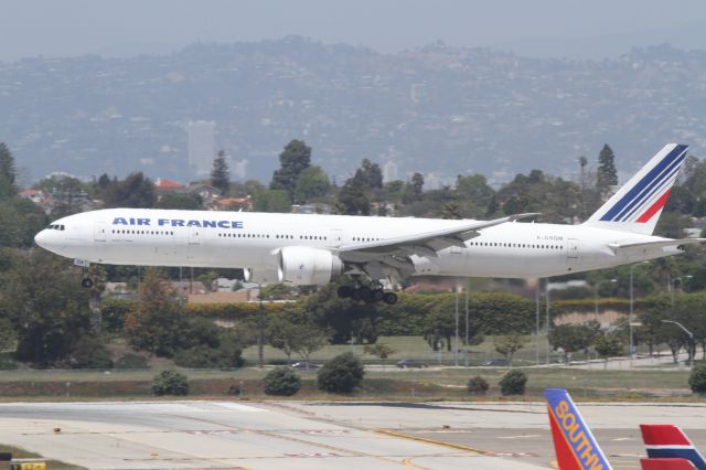 BOEING 777-300ER (F-GSQM)