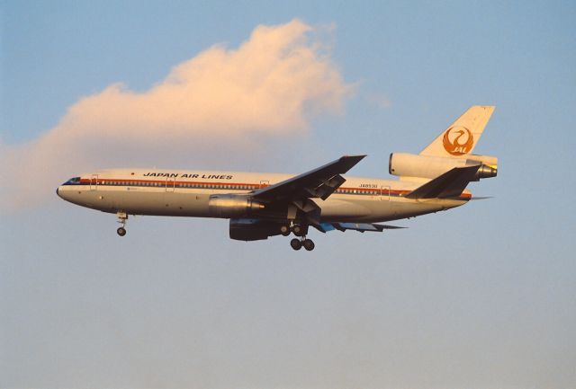 McDonnell Douglas DC-10 (JA8530) - Final Approach to Narita Intl Airport Rwy34 on 1989/01/16