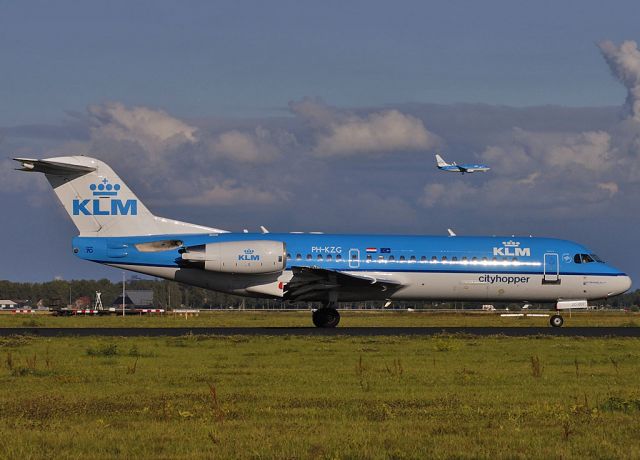 Fokker 70 (PH-KZG) - Amsterdam 2011-08-14.