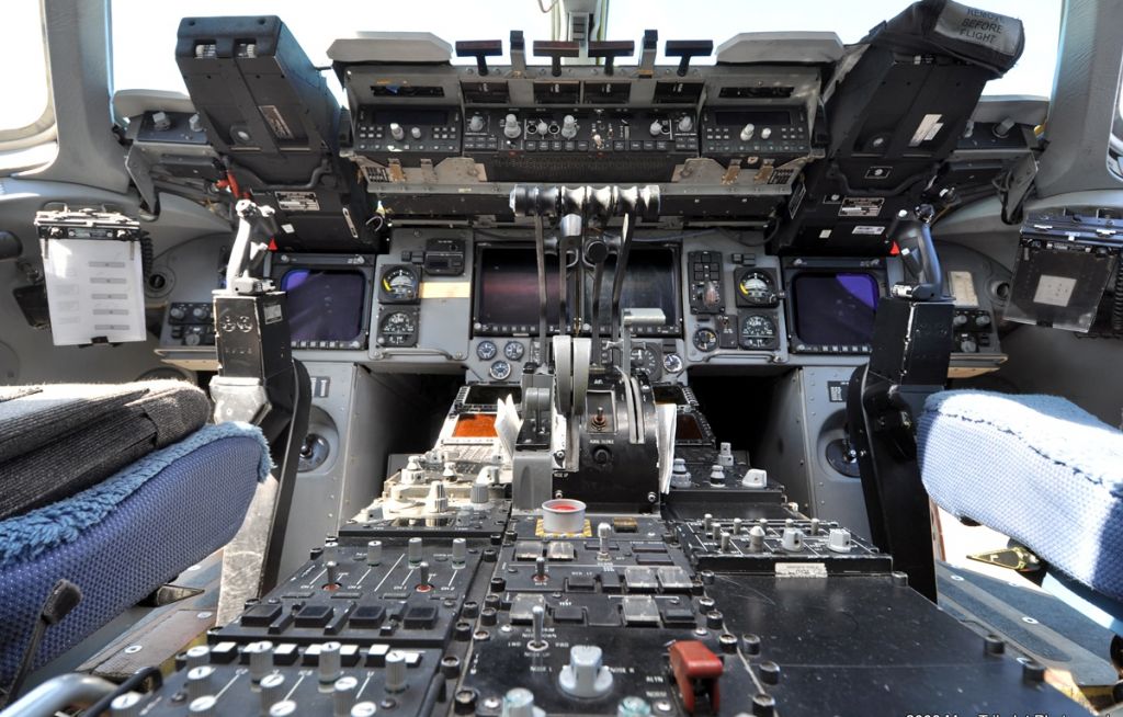 Boeing Globemaster III — - C17 Globemaster III Cockpit