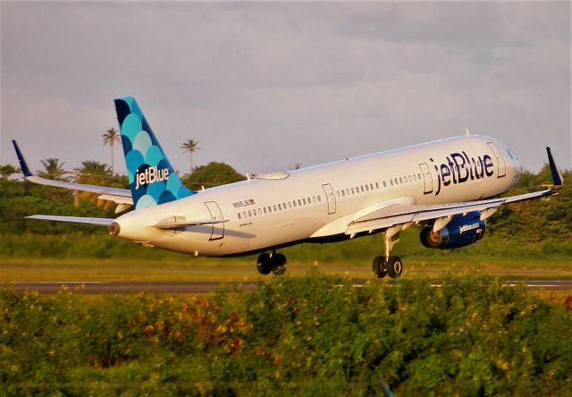 Airbus A321 (N905JB)