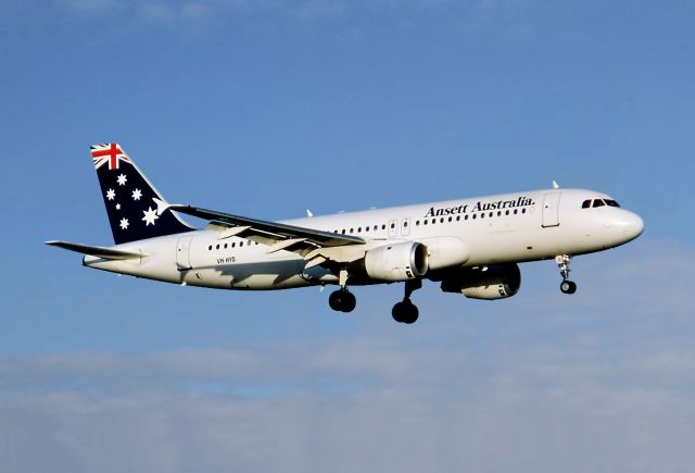 VH-HYD — - ANSETT AUSTRALIA AIRLINES - AIRBUS A320-211 - REG : VH-HYD (CN 025) - ADELAIDE INTERNATIONAL AIRPORT SA. AUSTRALIA - YPAD (23/8/1991)