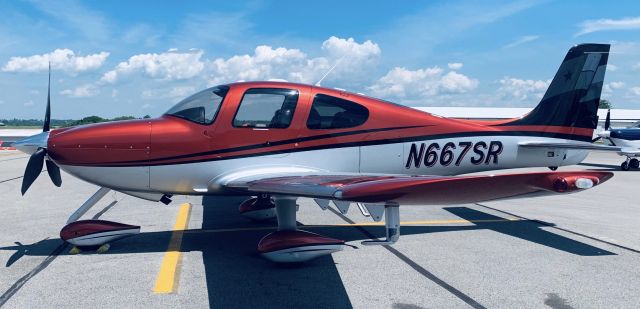 Cirrus SR-22 (N667SR)