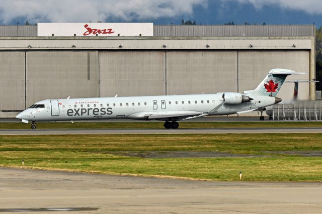 Canadair Regional Jet CRJ-900 (C-FUJZ)