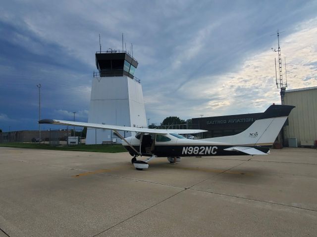 Cessna Skylane (N982NC) - On the way back to KIXD from KOSH