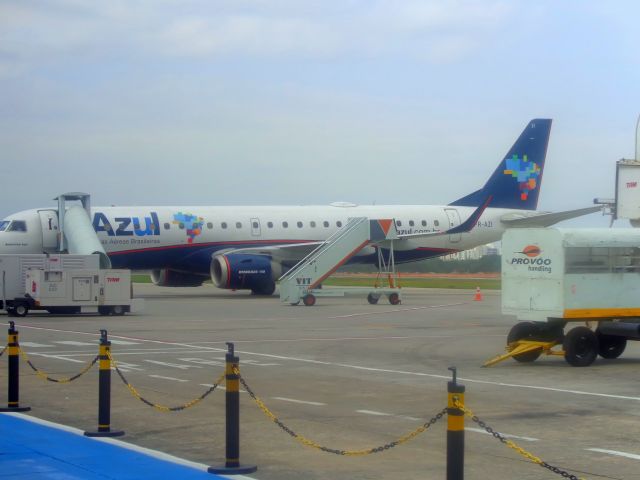 Embraer ERJ-190 (PR-AZI)