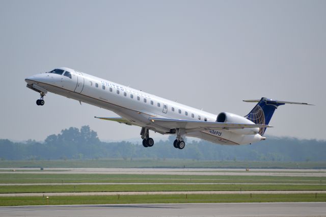 Embraer ERJ-145 (N36915)